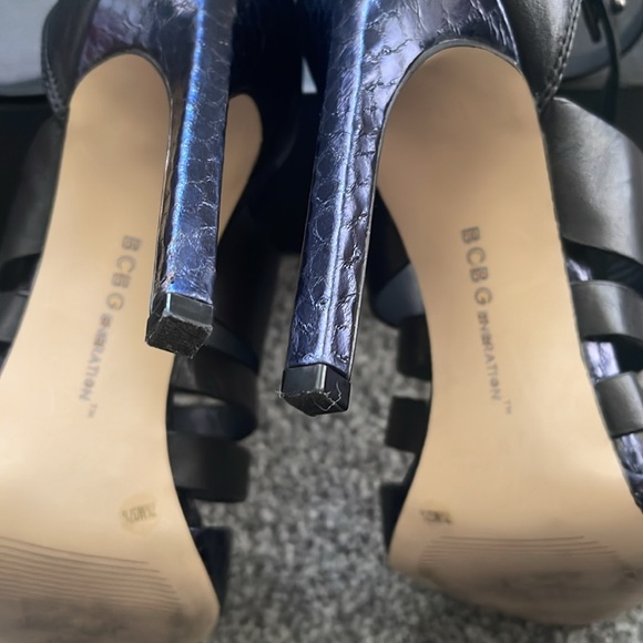 BCBGeneration black Canon strappy heels, Size 7/1/2 only used one time - Picture 8 of 9